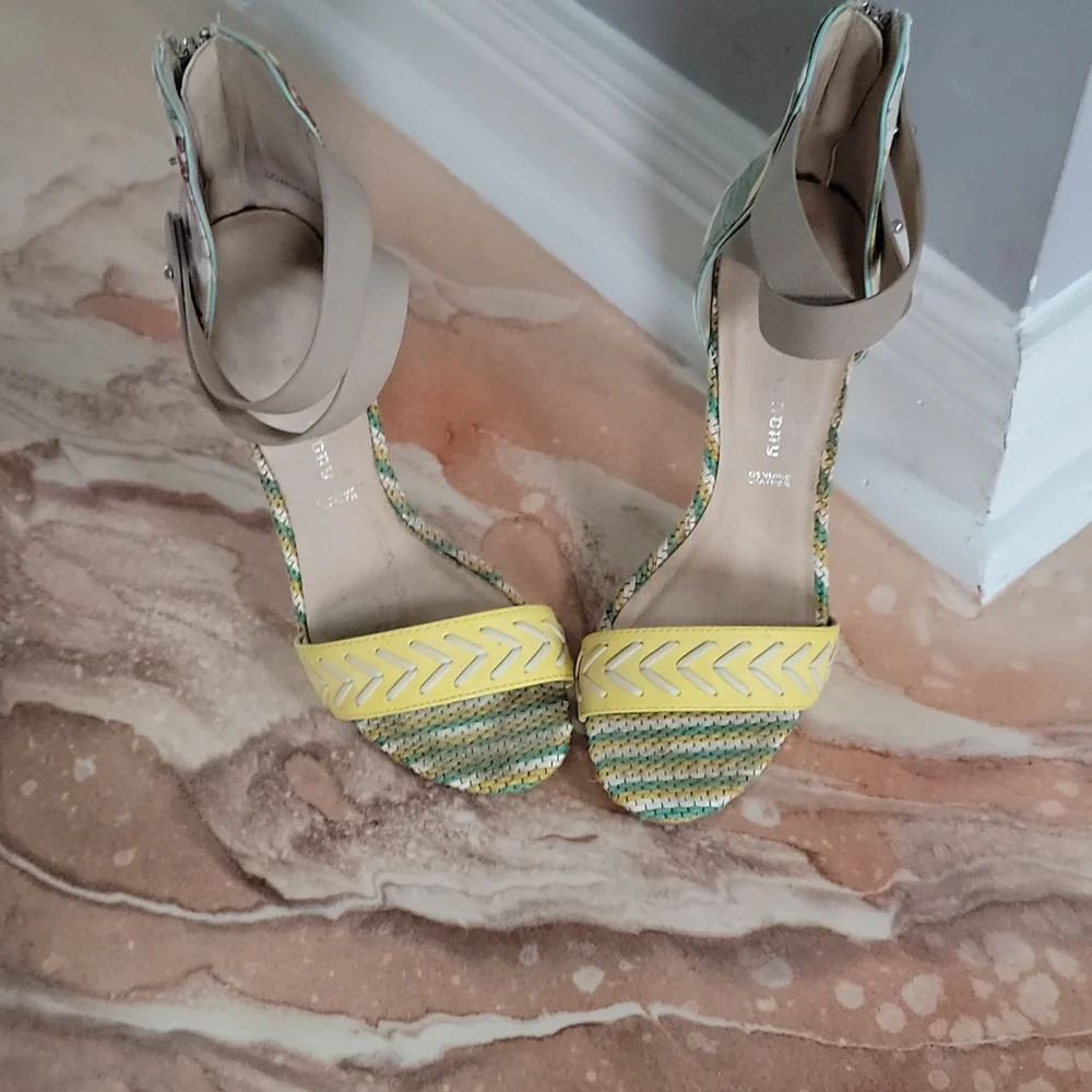 Shoes - Picture 1 of 2